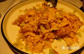 Stir-Fried Wild Eggs with Leek Greens