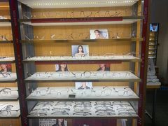 -优医视平价眼镜蔡司依视路折扣工厂店(十里堡店)