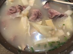馄饨老鸭煲-老品芳