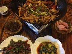 -富正毅三下锅·湘西韵味(天门山索道店)