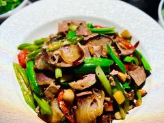 -伴山牛贵州黄牛肉火锅·苗疆非遗艺术餐厅(上海首店)