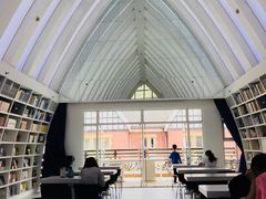 -钟书阁(松江泰晤士小镇店)