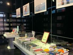 -钟书阁(松江泰晤士小镇店)