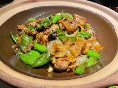 碾辣椒炒肉-吃饭皇帝大土家民族菜(正大广场店)