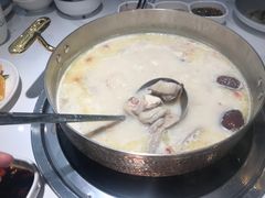胡椒猪肚鸡-洪氏嗨捞·广东猪肚鸡·椰子鸡火锅(西咸万象城店)