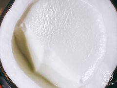 -志龙皇冠吃货椰子铺