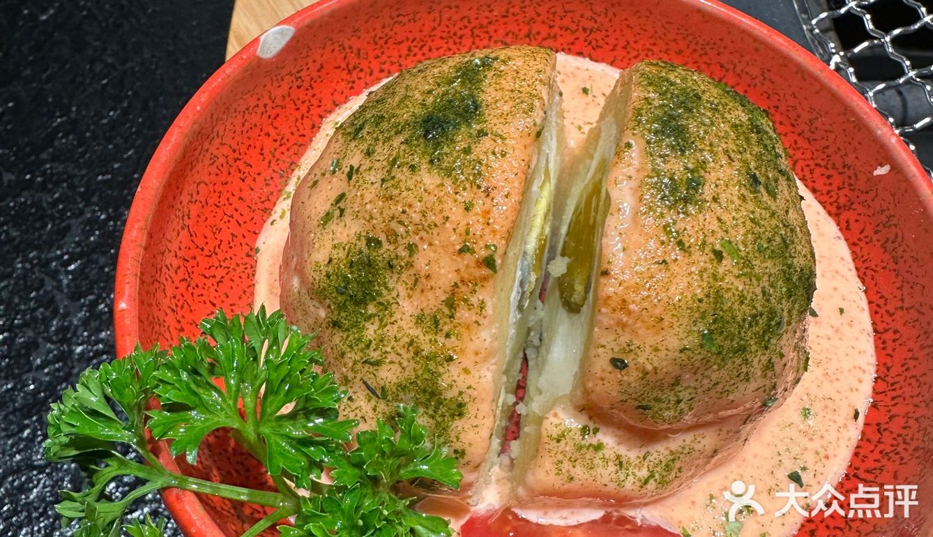 鲜嫩入味，鳗鱼骨炸制后酥脆入味，。雪花和牛冰激凌