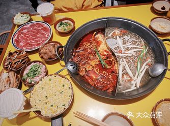 #给世界亿点抽象他们家的招牌麻辣锅底，真的是一绝