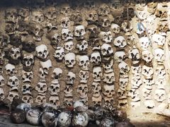 -比如骷髅墙景区