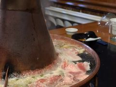 -果松木炭酸菜铜火锅·外婆参鸡汤