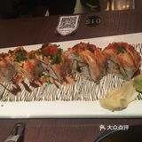 金枪鱼沙拉：很一般，胜在量还可以 什锦鸡肉烤串