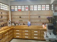 -豪门视光·星趣控·蔡司依视路眼镜代理商(中央大街店)