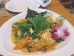 -Chom Cafe and Restaurant