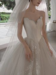 -艾米丽婚纱礼服