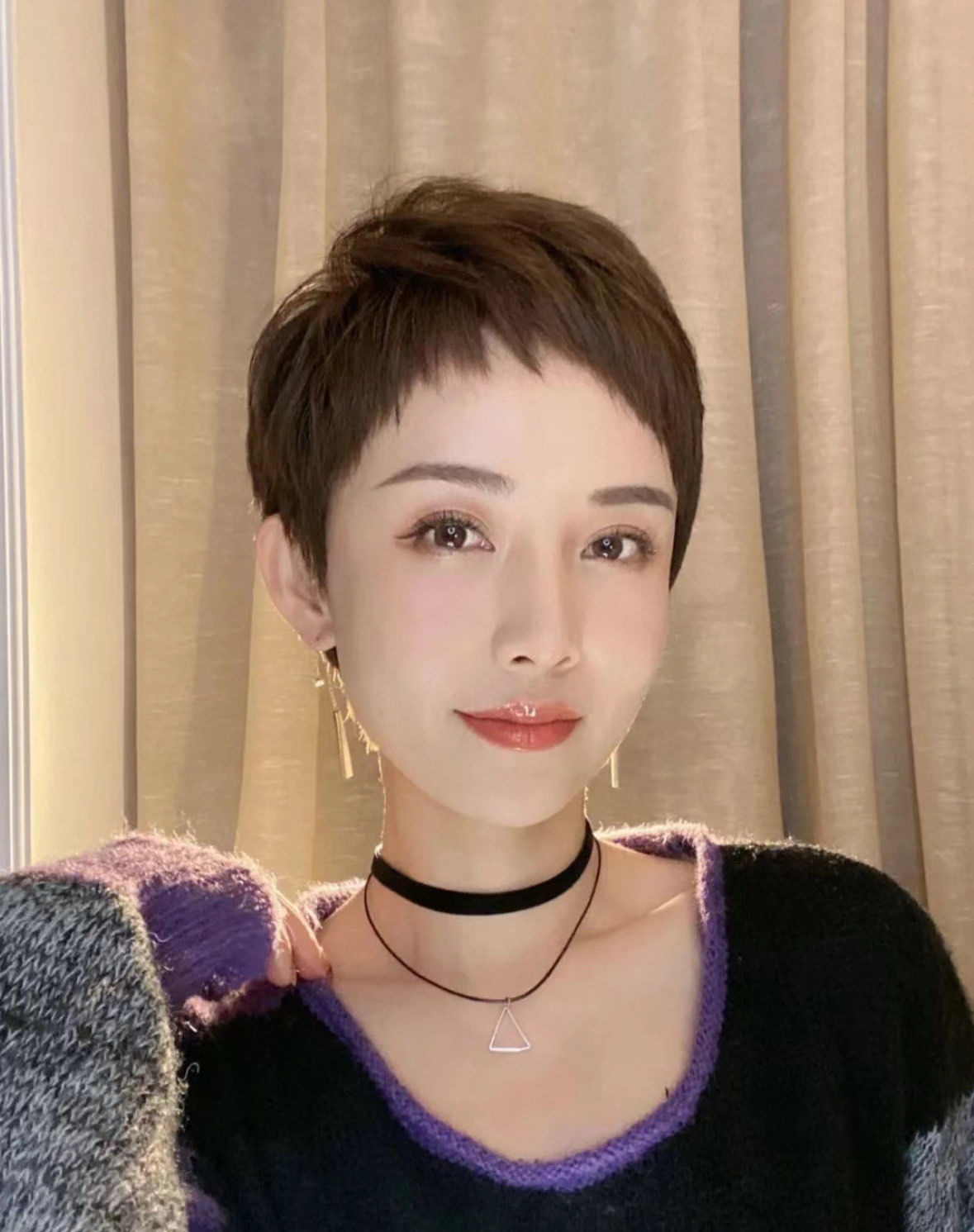 ii今日分享超短发型\\n女生超短发/短发发型 狗啃式刘海剪了短发像极