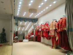 试衣间-觅白婚纱礼服馆