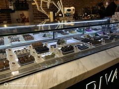 面包甜点陈列柜-GODIVA(王府井apm店)
