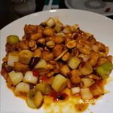 我们三个人吃四个菜刚好，菜码不是很大