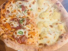 狂野榴莲双拼披萨-盘炉forenza·云贵川融合小食堂 ( 钟楼中柳巷店)