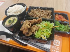 招牌牛肉唐扬鸡块拼盘饭-吉野家(上海美罗城店)