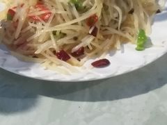 酸辣土豆丝-亚黑亚炕锅农家美食(清水河店)