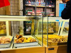 面包甜点陈列柜-聚合鑫东北熏酱熟食麻辣面(长阳店)