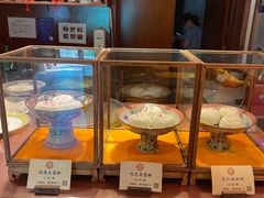面包甜点陈列柜-富华斋饽饽铺·宫廷糕点·伴手礼(护国新天地店)