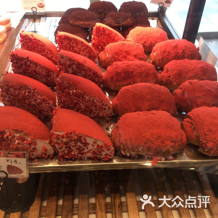 巴黎贝甜草莓脏脏包图片-北京面包甜点-大众点评网