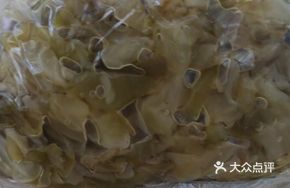 Old Pickled Cabbage and Green Bean Stew with Pork Slices