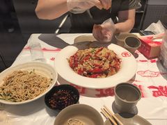 -肥肥虾庄·金牌油焖大虾(汉街SKP店)