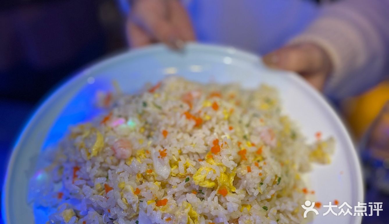 二十几年的好友今天有幸相聚到超级梦幻奢华的华煜云婷宴