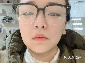 跟着网上去的  是一个门市 二层基本都是99的眼镜