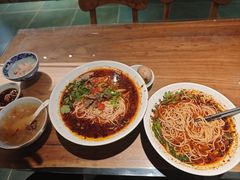 -兵哥豌豆面(雅颂居店)