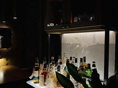 -FOUR PLAY BAR