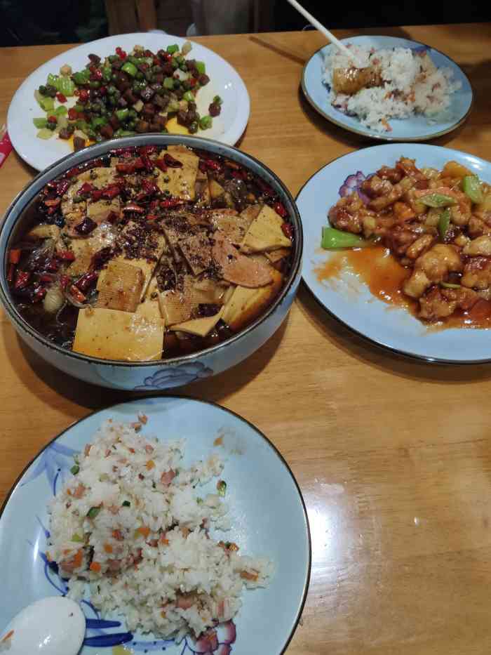 静心斋素食坊-"每次来都会结缘到喜欢的经书店家师兄服务.