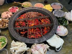 -渝嘴小老弟老火锅(华新村店)