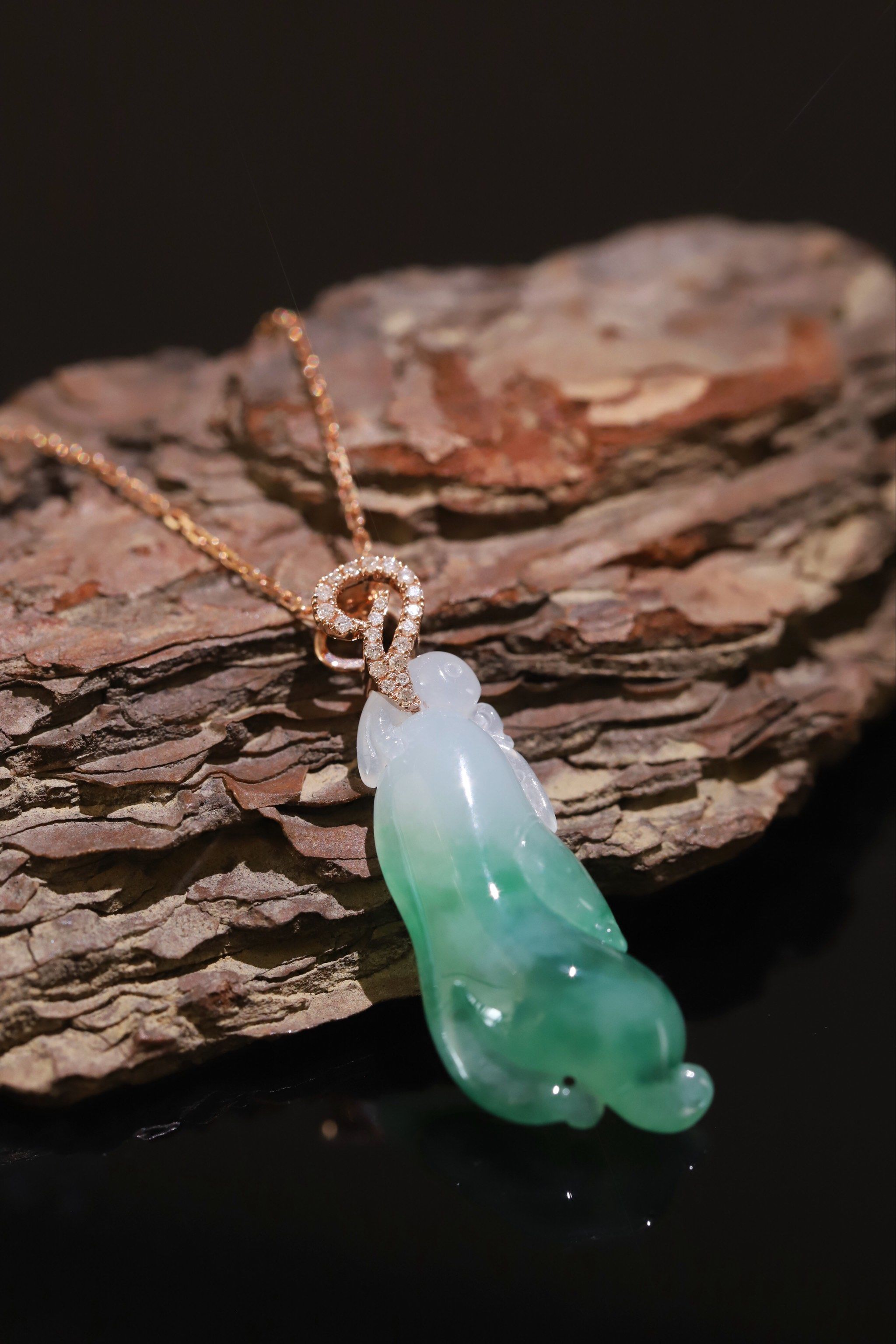 家里闲置的一块翡翠小白菜