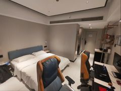 -荷逸唐电竞酒店(上海惠南地铁站店)