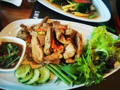 -Chom Cafe and Restaurant