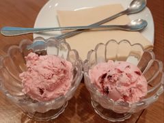 甜滋滋的蔓越莓草莓味雪糕-必胜客(江门万达店)