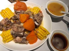番茄玉米煲龙骨-汤城小厨•粤菜•靓汤(苏州街店)