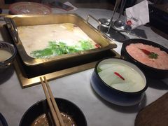 -尚尚仙·酸汤猪手·猪肚鸡火锅(华联万柳购物中心店)