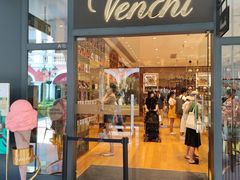 门面-VENCHI 闻绮(上海佛罗伦萨小镇店)