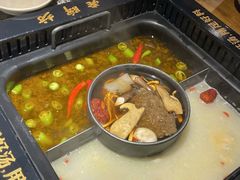 -老牌坊云南鱼豆花火锅(哈西万达店)