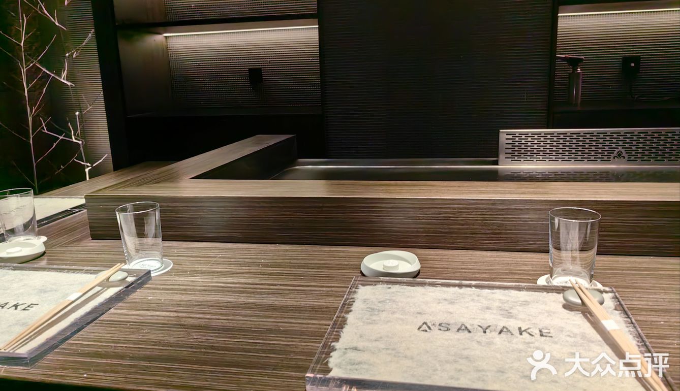 霞初的感觉就是王品升级版主厨直接在铁盘前制作菜肴