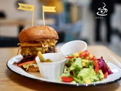 烤菠萝牛肉汉堡-HELLO 27 意面·沙拉·帕尼尼