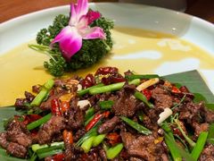 -老滇山寨•云南特色菜•地方菜•民族风情歌舞表演(金碧店)