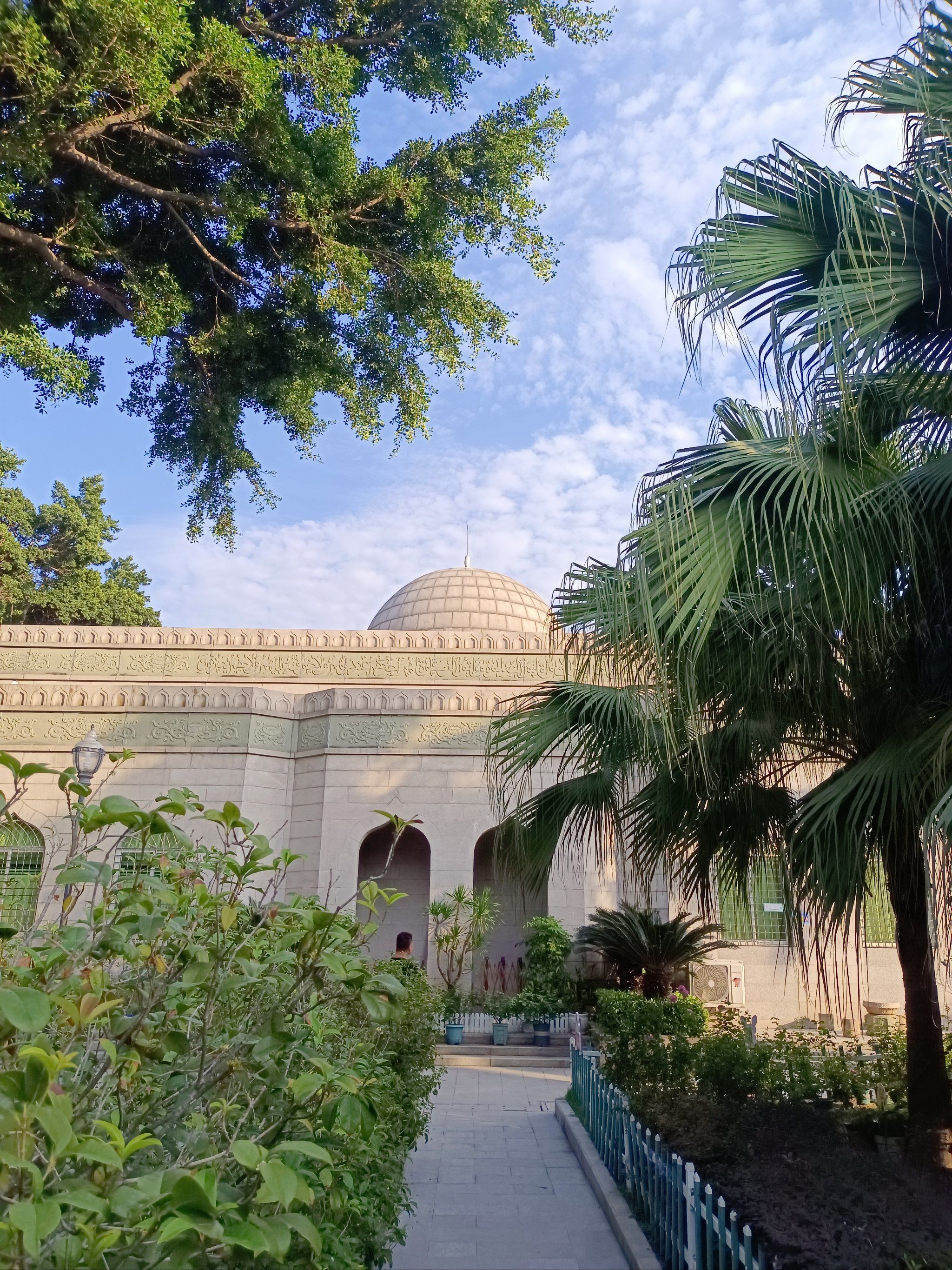 清净寺是我国现存最早,最古老的具有阿拉伯风格的伊斯兰教寺,是全国