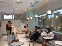 用餐区-喜茶(广州中山六路店)