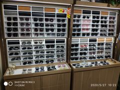 -视野联行眼镜·蔡司授权店(长白万象汇店)